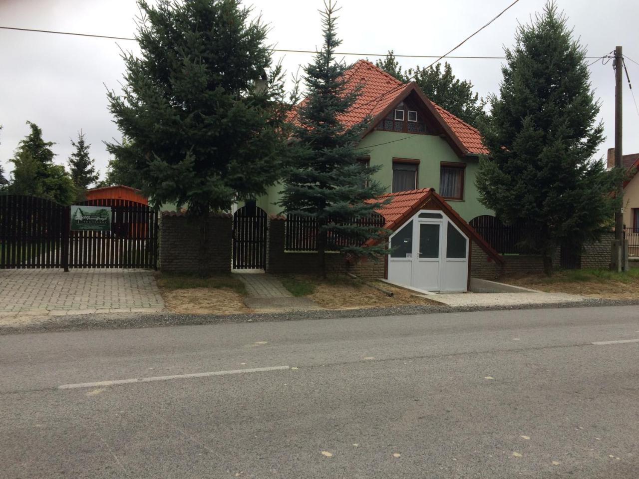 Bakonyi Mamutfenyő Vendégház Tés Exterior foto